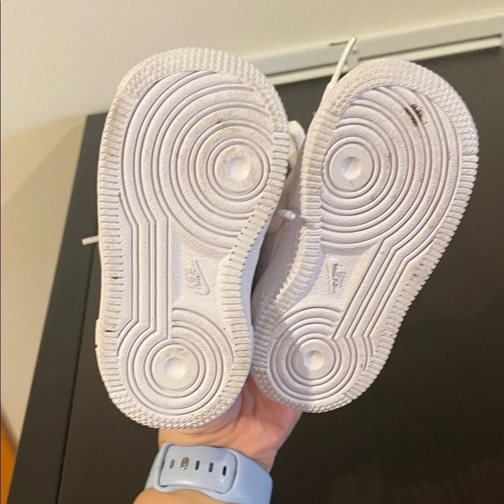 Nike Kids All-White Sneakers Size 4C - Picture 5 of 6